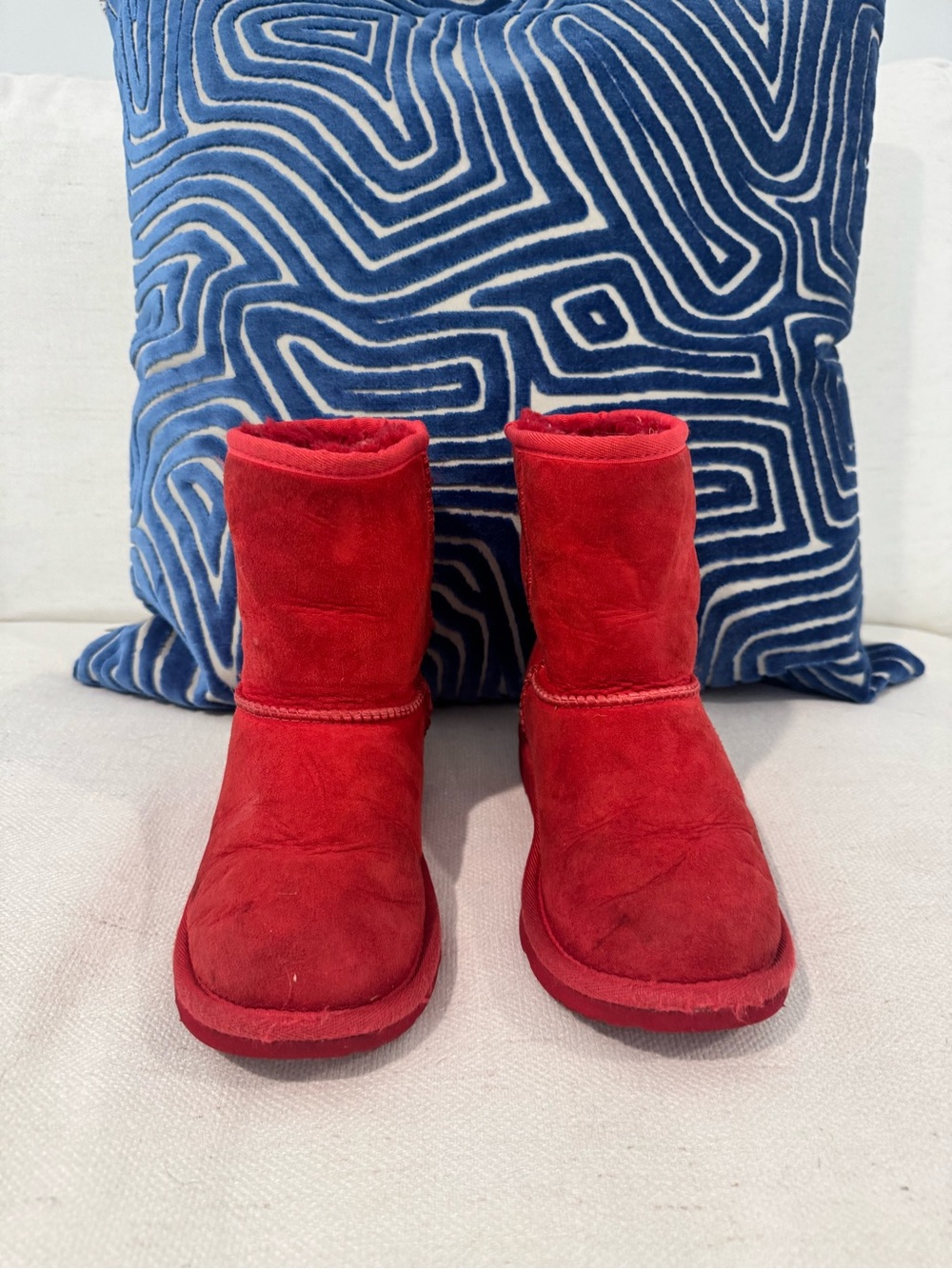 Girls UGG Red Suede Classic Short Boots size 2